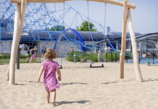 Paardekreek buitenspeeltuin schommels.jpg