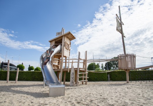 Paardekreek buitenspeeltuin glijbaan2.jpg