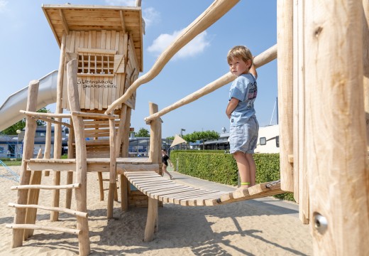 Paardekreek buitenspeeltuin klimtoestel.jpg