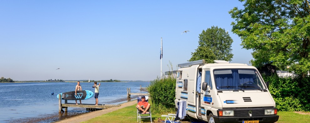 Paardekreek - Camper aan het water.jpg